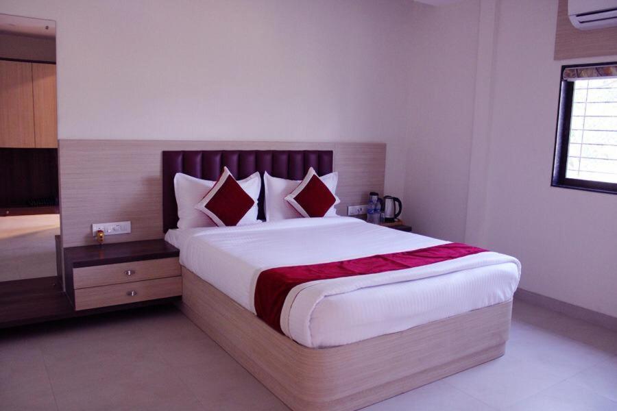 Hotel Saineel Mumbai Eksteriør bilde